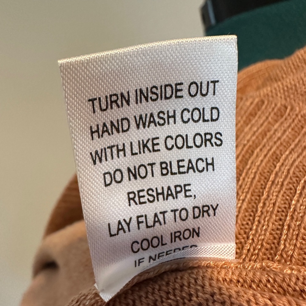Lightweight camel colored sweater, size M - Picture 7 of 8